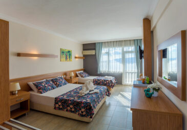 Aqua Nina Hotel