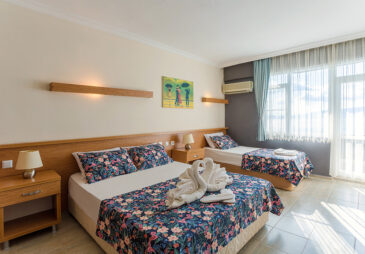 Aqua Nina Hotel