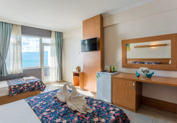 Aqua Nina Hotel