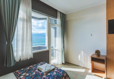 Aqua Nina Hotel