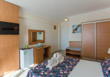 Aqua Nina Hotel