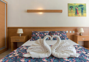Aqua Nina Hotel